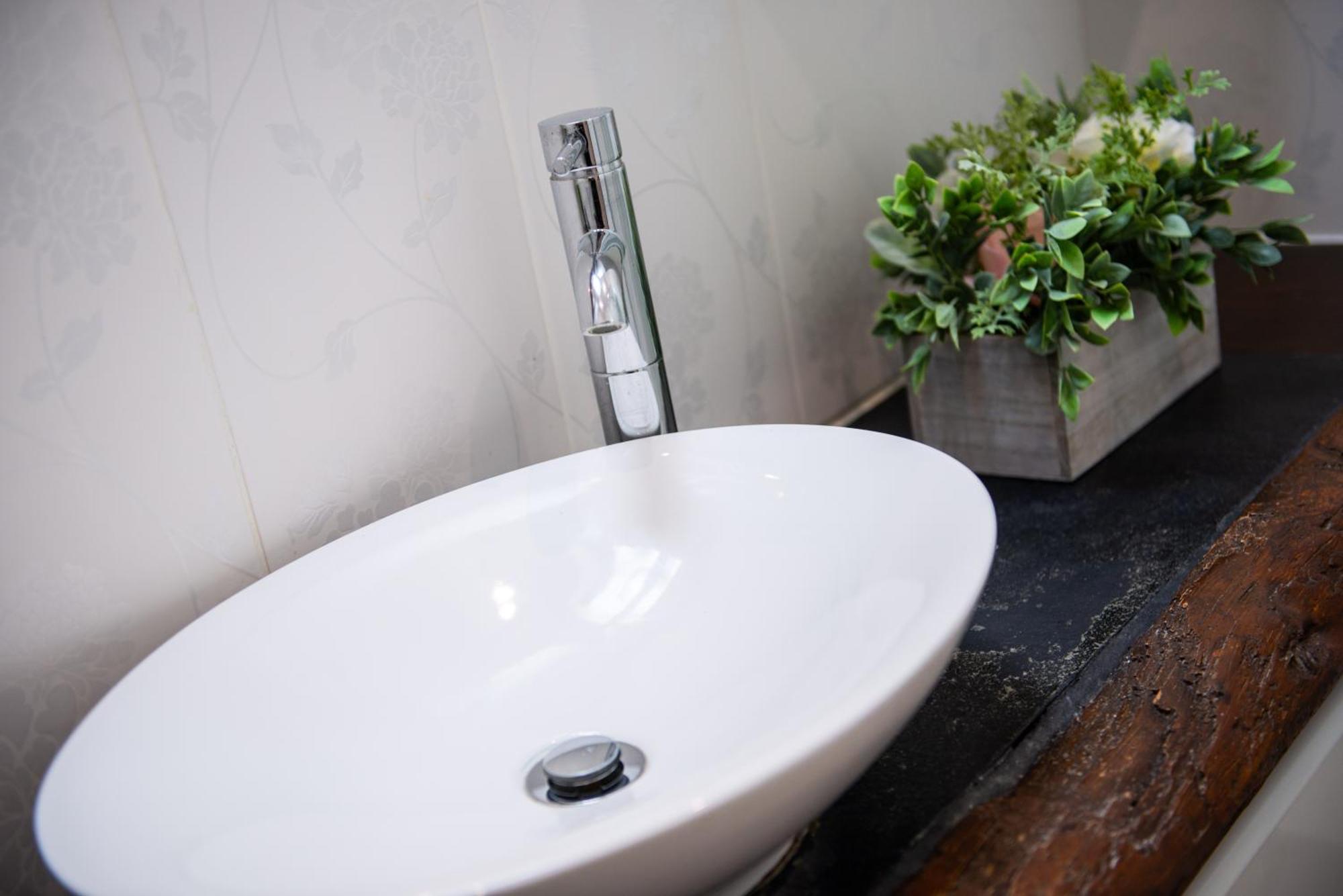 Work & Relax - Free Parking - 5 Mins To Stamford Apartment Ufford  ภายนอก รูปภาพ
